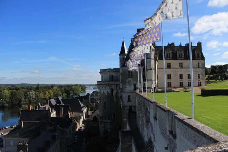 Paris: Loire Valley Castles Tour with Wine Tasting - Winery Tour and Wine Tastings: Sancerre Whites to Reds