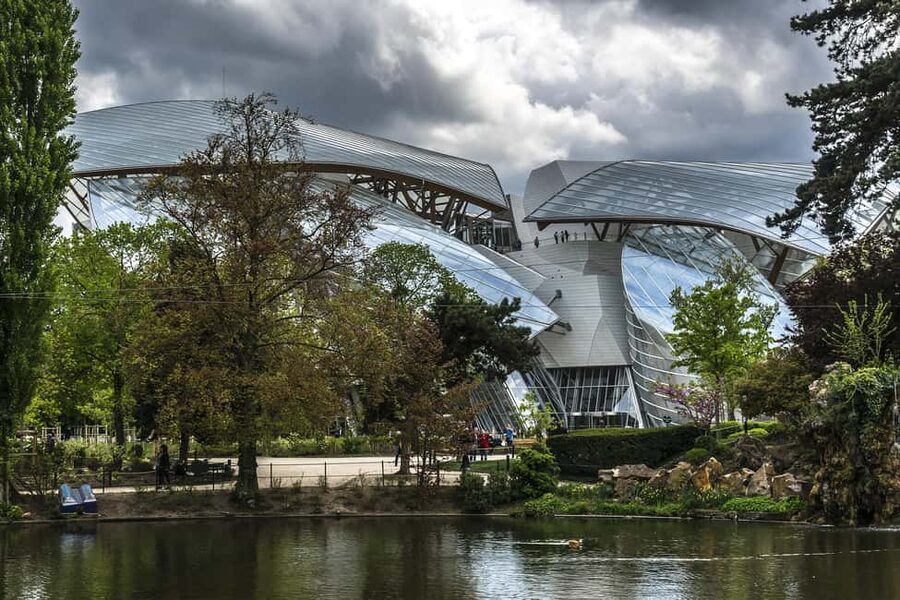 Paris: Louis Vuitton Foundation Exterior Tour with Entry - The VIP entrance and how the Louis Vuitton Foundation visit actually flows