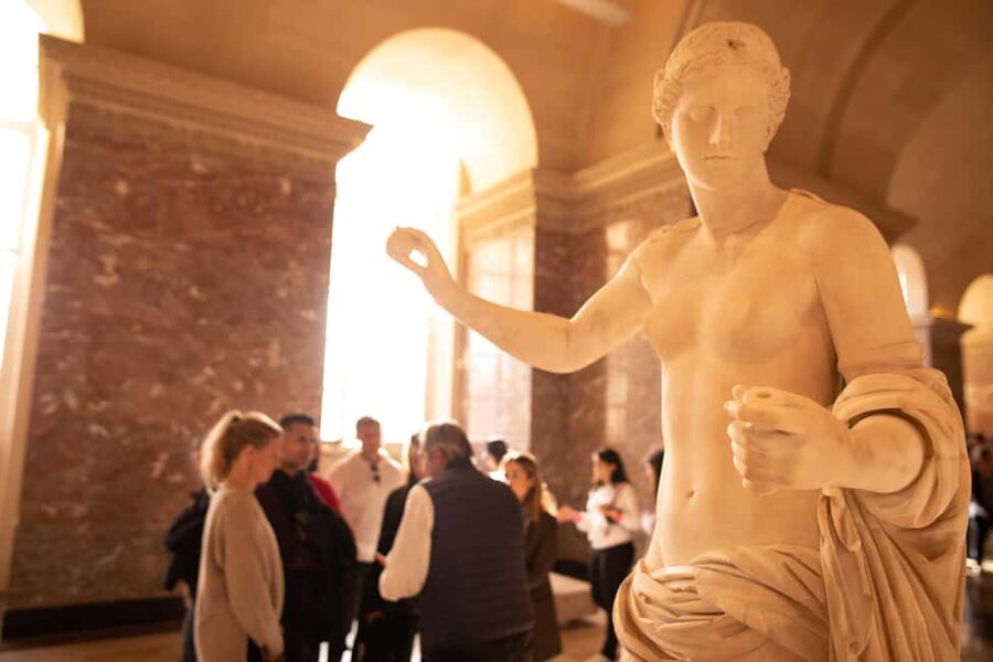 Paris Louvre Exclusive Semi Private Guided Tour Max 6 People - What the guide does best: turning art into something you can see