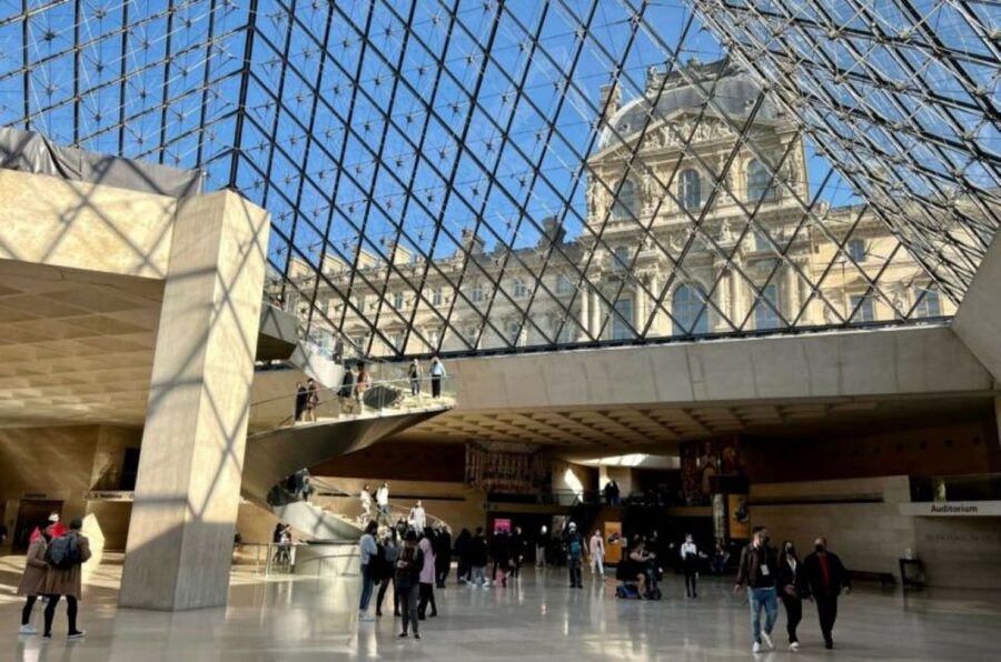 Paris Louvre Exclusive Semi Private Guided Tour Max 6 People - Mona Lisa viewing: the moment you actually get to enjoy