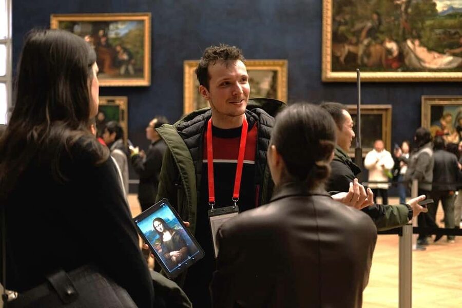 Paris: Louvre Masterpieces Tour with Pre-Reserved Tickets - The route you actually want: Louvre icons plus the art in between