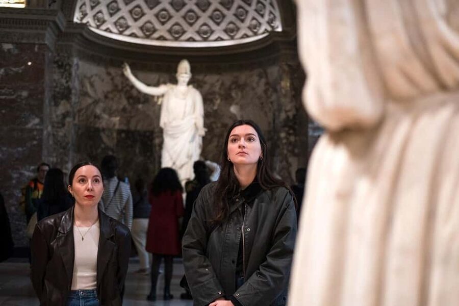 Paris: Louvre Masterpieces Tour with Pre-Reserved Tickets - How the small group changes what you see (and how you feel there)
