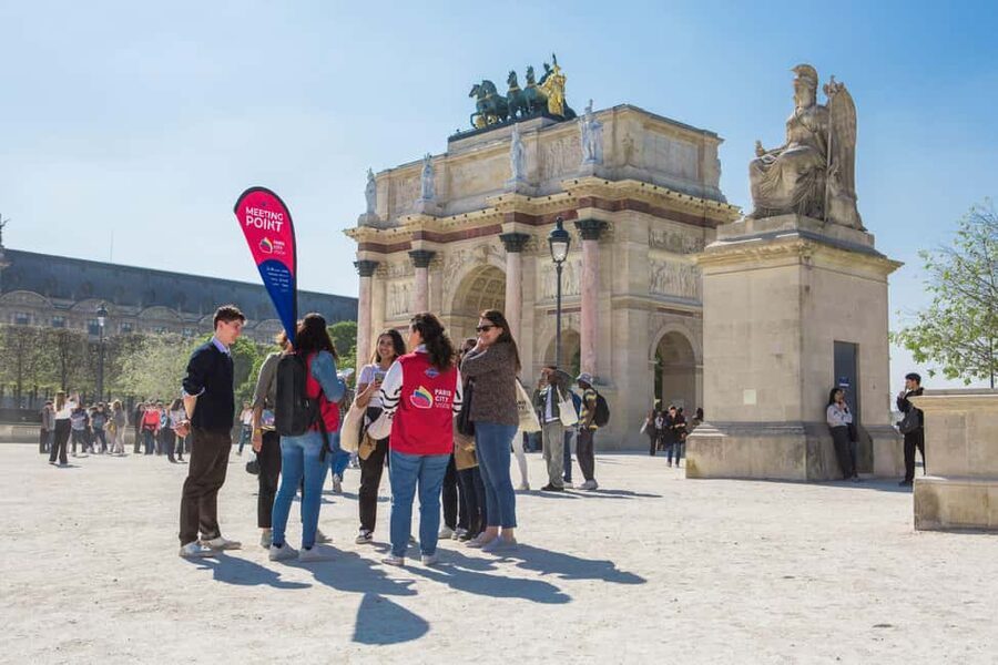 Paris: Louvre Museum Access with Host and Hop-On Hop-Off Bus - Price and Value: Is $122 a Good Deal Here?