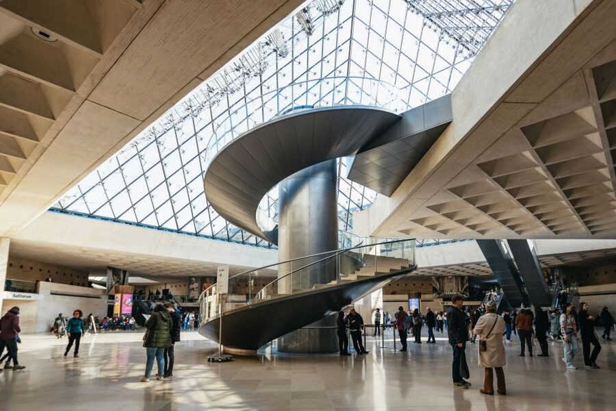 Paris: Louvre Museum Entry Ticket With Host and River Cruise - Timed Louvre entry with a host meet-up at Benlux
