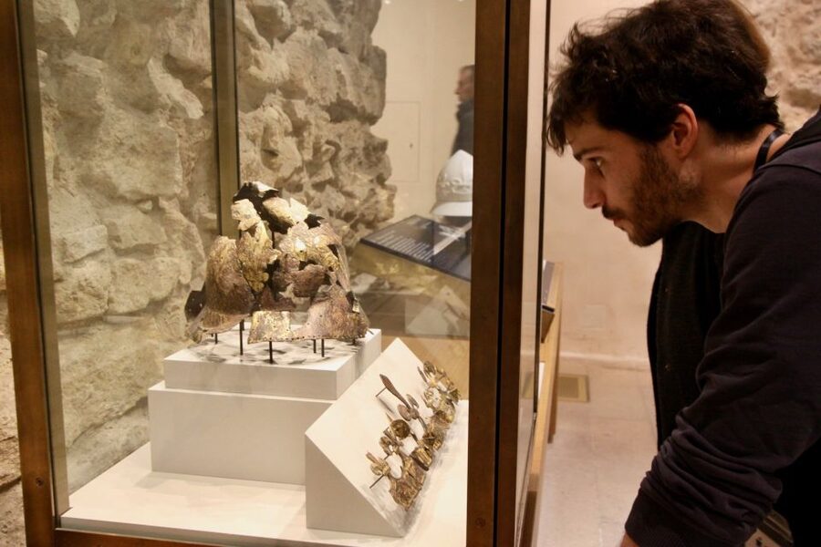 Paris: Louvre Museum Highlights and Mona Lisa Tour - Mona Lisa: More Than a Photo Stop