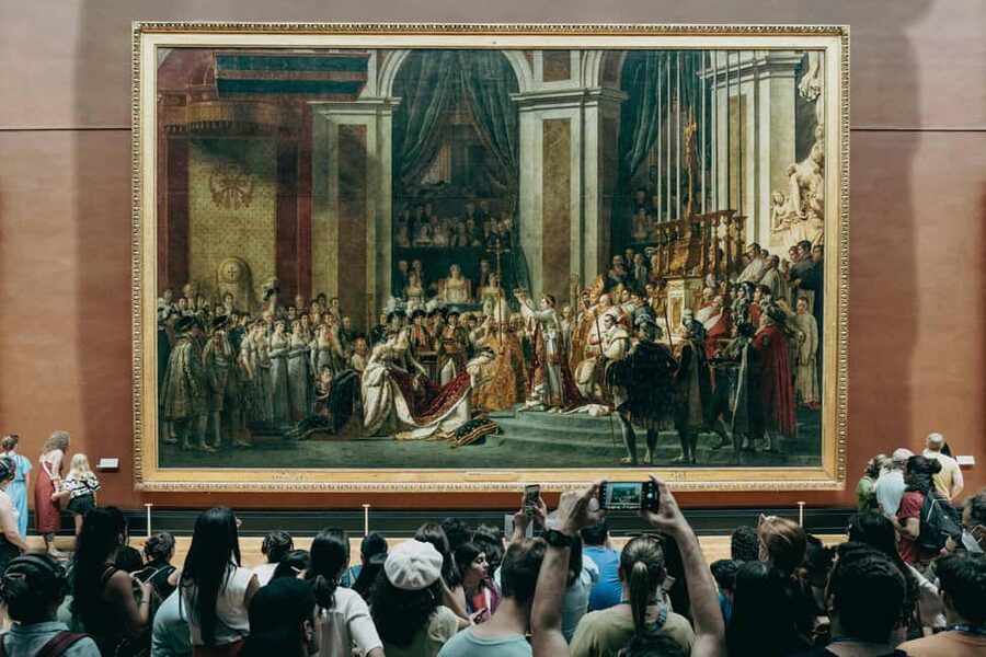 Paris: Louvre Museum Hosted Entry & Masterpieces Audio Guide - Your Louvre route starts at the Mona Lisa, then runs on your pace