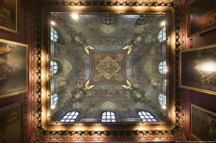 Paris: Louvre Museum Hosted Entry & Masterpieces Audio Guide - Price and value: $81 for entry plus a phone guide, minus the extras