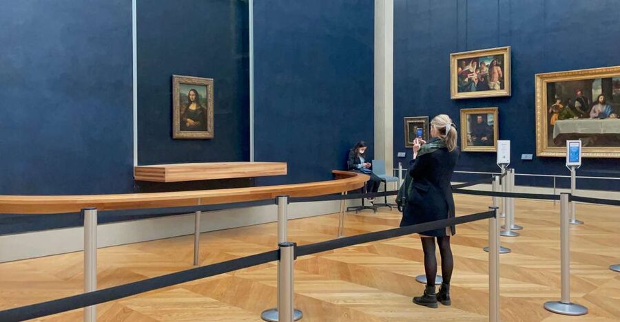 Paris: Louvre Museum Mona Lisa First Viewing Semi-Private - English live guide: what to expect from different guide styles