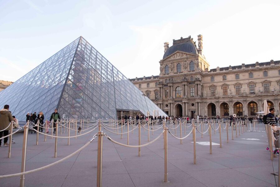 Paris: Louvre Museum Mona Lisa First Viewing Semi-Private - The guided hour and the return loop: Venus de Milo and Winged Victory