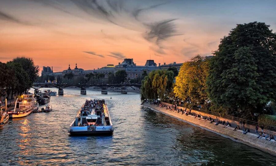 Paris: Louvre Museum & River Cruise Priority Access Tickets - Small Group Energy: What “Up to 6” Changes