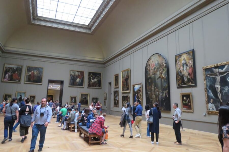 Paris: Louvre Museum Ticket and Mona Lisa Access with Host - The Mona Lisa moment: fast, focused, and photo-friendly