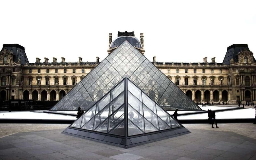 Paris: Louvre Museum Ticket with Optional Hosted - Quick hits before you enter