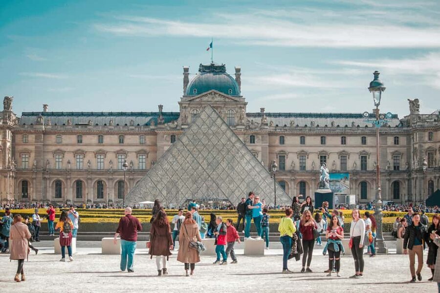 Paris: Louvre Museum Timed Entry Ticket & Pop Culture Tour - Skip-the-Line Timed Entry Starts at the Louvre Pyramid