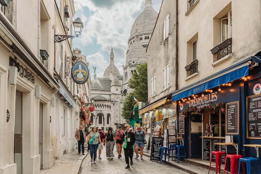 Paris: Louvre or Orsay, Eiffel Tower, City Walk & Cruise - Île de la Cité and Notre-Dame views: the old heart of Paris
