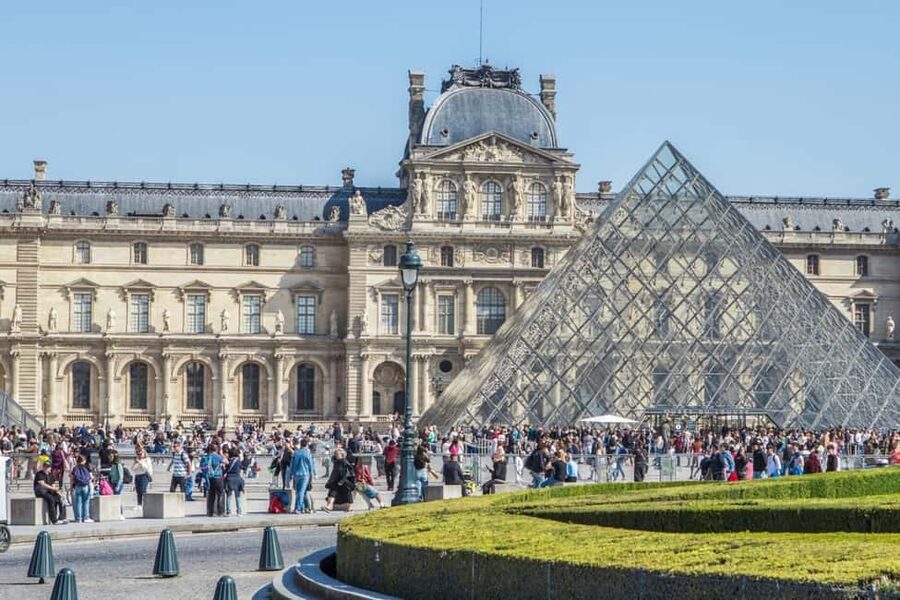 Paris: Louvre Overview, Exploration tour and Reserved Entry - Anchoring stops: antiquity highlights that actually give context
