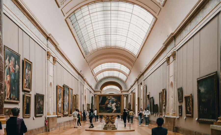 Paris: Louvre Overview, Exploration tour and Reserved Entry - French art and royal rooms: seeing power instead of just paintings
