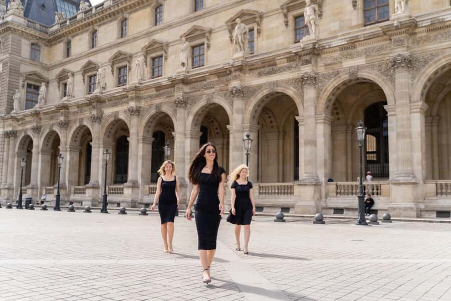 Paris: Louvre photoshoot or Seine bridges Eiffel Tower walk - How the posing and guidance actually makes a difference