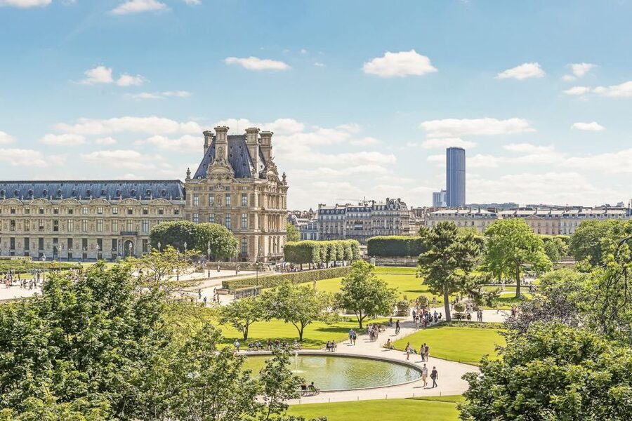 Paris: Louvre Private Family Tour for Kids + Reserved Entry - Entering the Louvre Game Plan: Why reserved entry matters