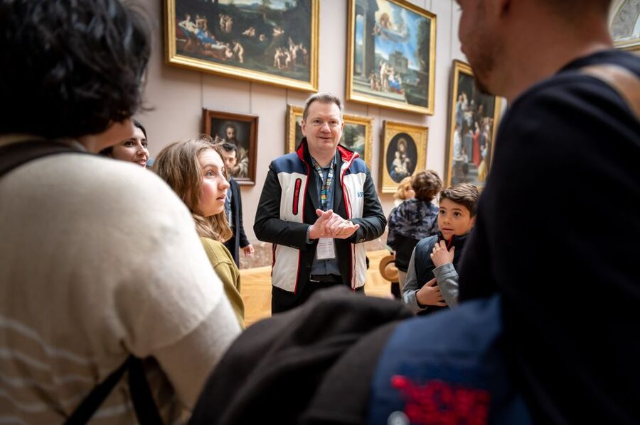 Paris: Louvre Private Family Tour for Kids + Reserved Entry - Mona Lisa, Venus de Milo, and the Winged Victory stops