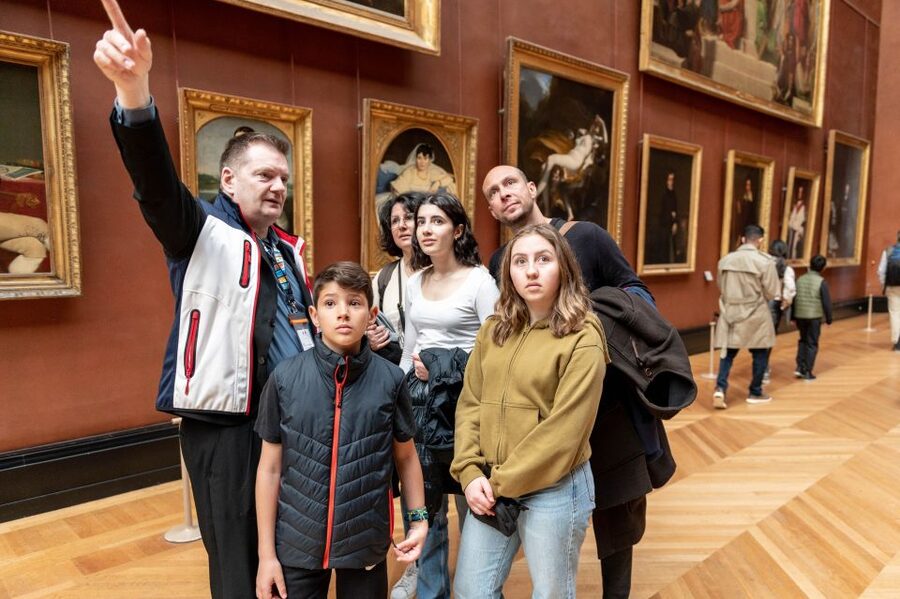 Paris: Louvre Private Family Tour for Kids + Reserved Entry - The kid detective element: turning museum time into a game