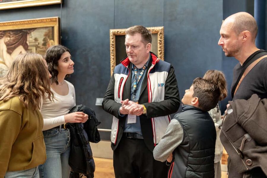 Paris: Louvre Private Family Tour for Kids + Reserved Entry - Choosing the right family age mix