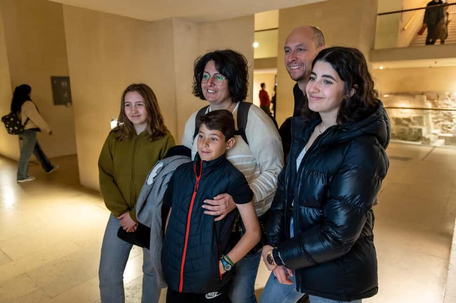 Paris: Louvre Private Family Tour for Kids + Reserved Entry - Who this Louvre private family tour suits best