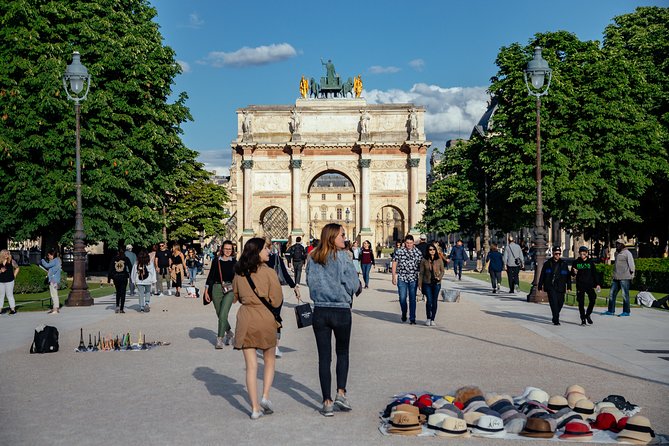 Paris Louvre PRIVATE TOUR with a Local Private Guide - Skip-the-line access: what it saves you (and what it won’t)