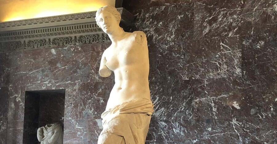 Paris Louvre : Private Treasure Hunt for Families or groups - The Mission Story: The Poisonous Vial Case in Plain Sight