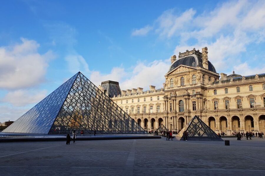 Paris: Louvre Reserved Ticket and River Cruise Combo - Timed entry at the Louvre: what you gain (and what you still can’t avoid)