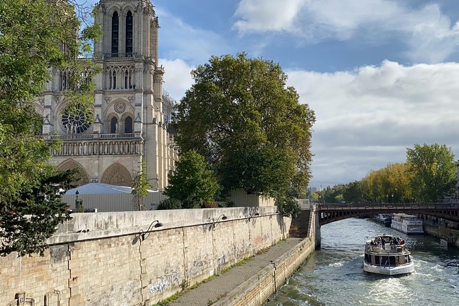 Paris & Louvre Semi Private or Private Tour with Île de la Cité - Conciergerie: when court life and prison life collide