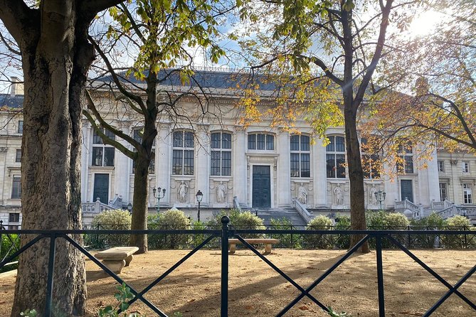 Paris & Louvre Semi Private or Private Tour with Île de la Cité - Price and value: when $359.26 feels fair