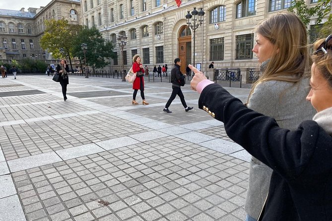 Paris & Louvre Semi Private or Private Tour with Île de la Cité - Place Dauphine to Saint Chapelle: the postcard stops with real substance