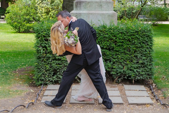 Paris Luxembourg Garden Wedding Vows Renewal Ceremony with Photo Shoot - Private and flexible: when this tour style works best
