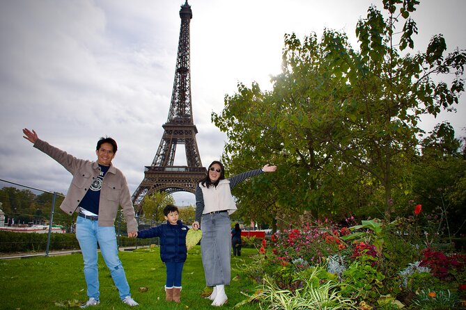 Paris: Luxury Private Photo Eiffel Tower & Louvre pyramid - Les Colonnes de Buren: the 45-minute architectural pause (with admission included)