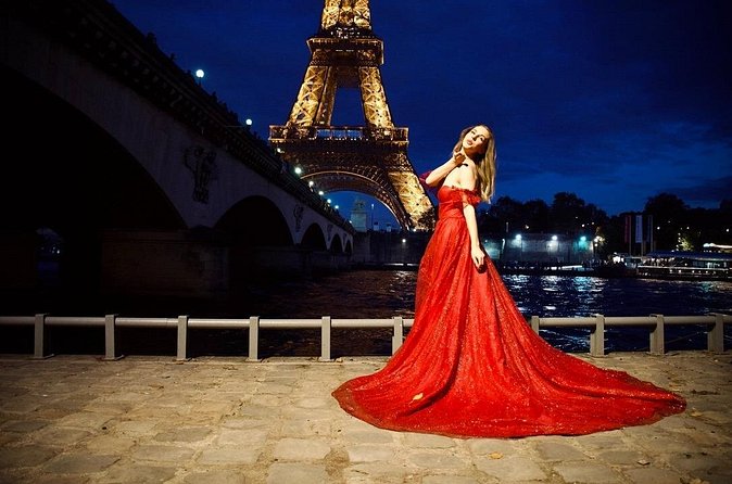 Paris: Luxury Private Photo Eiffel Tower & Louvre pyramid - Louvre Pyramid walk + Palais-Royal photo ride: ending in the most camera-friendly zone