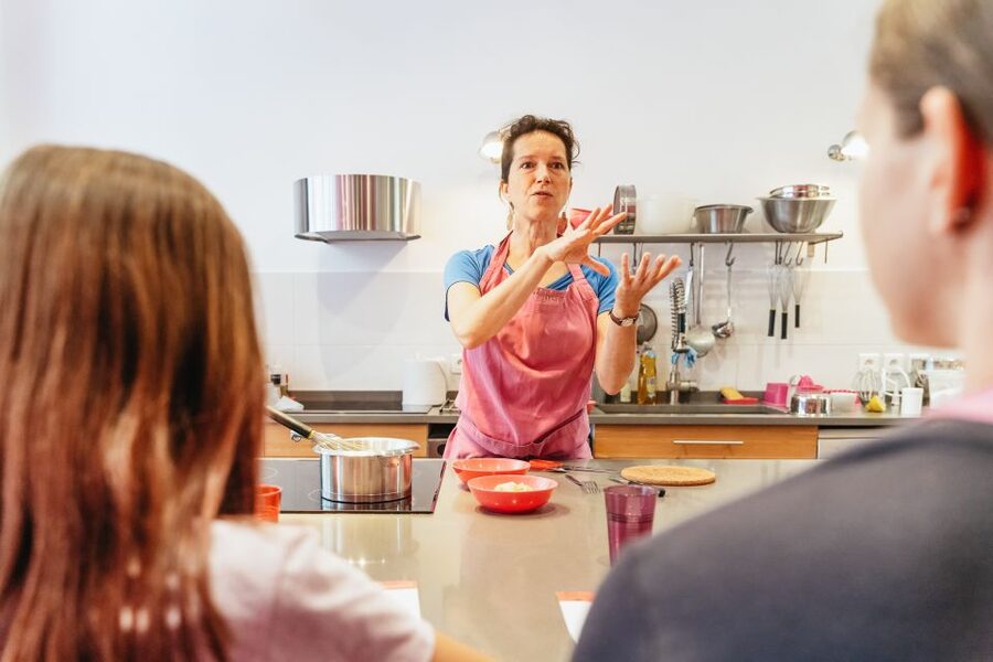Paris: Macarons Cooking Class with Pâtisserie Chef Noémie - Key highlights worth planning around