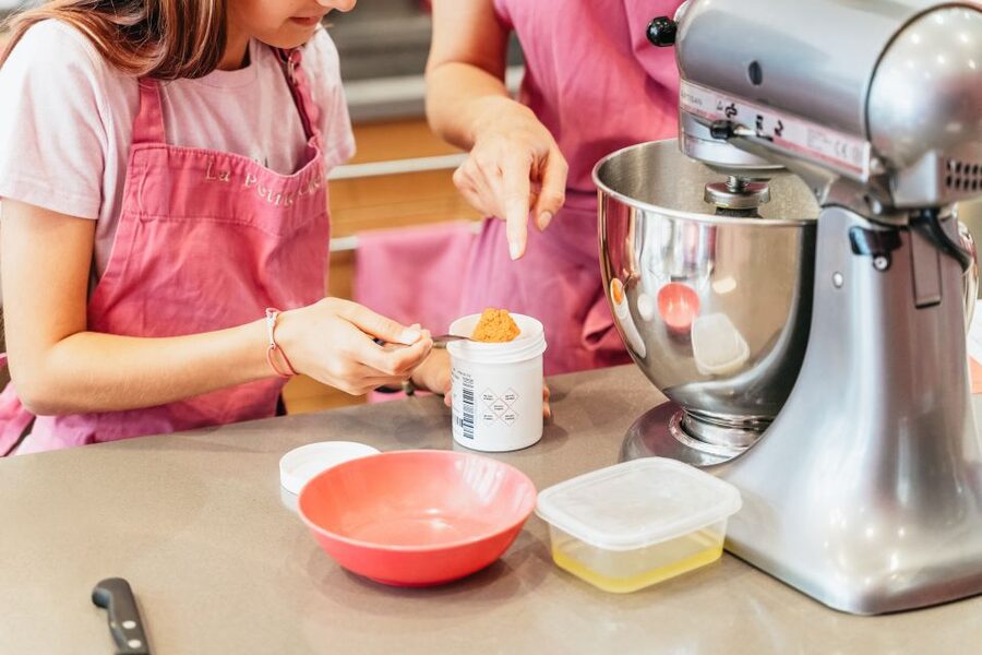 Paris: Macarons Cooking Class with Pâtisserie Chef Noémie - What’s Included: Tools, Ingredients, Tea or Coffee, and English Recipes
