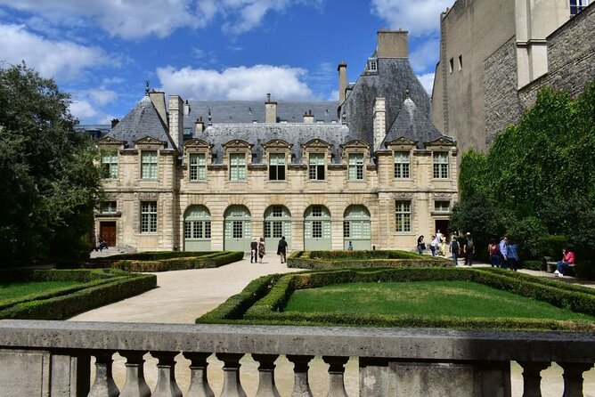 Paris Medieval Heart: Walking Tour in Ancient Marais - Start at Place de la Bastille: your easy way into Le Marais