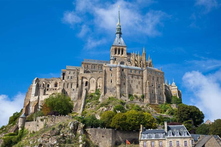 Paris: Mont Saint-Michel Day Tour with Chinese Tour Guide - Arrival and Abbey Ticket: The Main Highlight, Not the Waiting Game