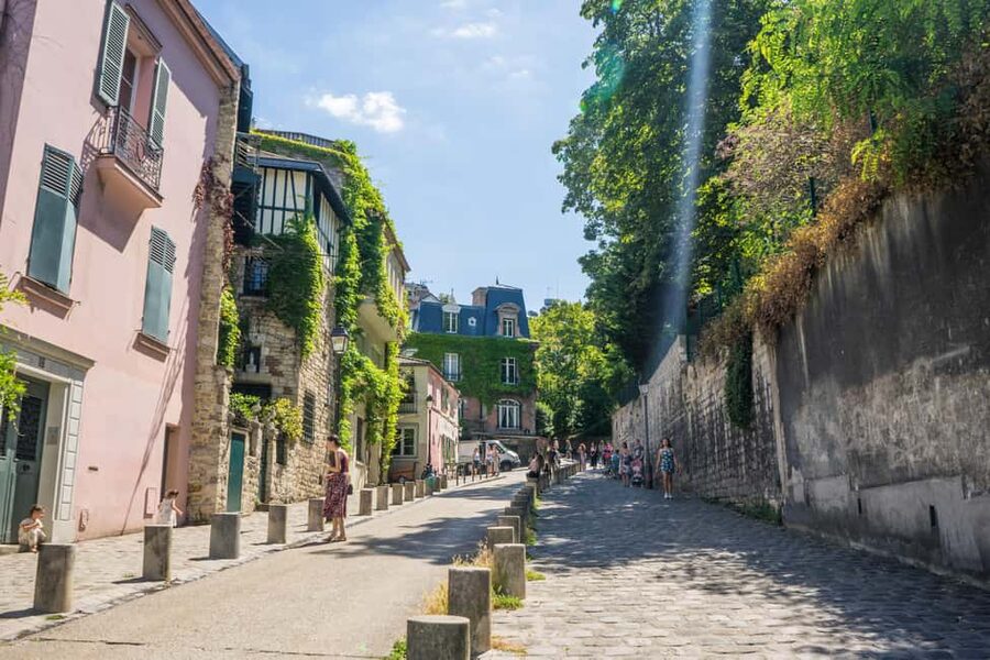 Paris Montmartre: 2-Hour City Tour in German - Lapin Agile and the names you can connect to the streets