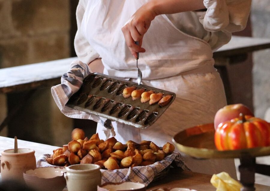 Paris: Montmartre Culture and Local Pastries Walking Tour - Key highlights at a glance
