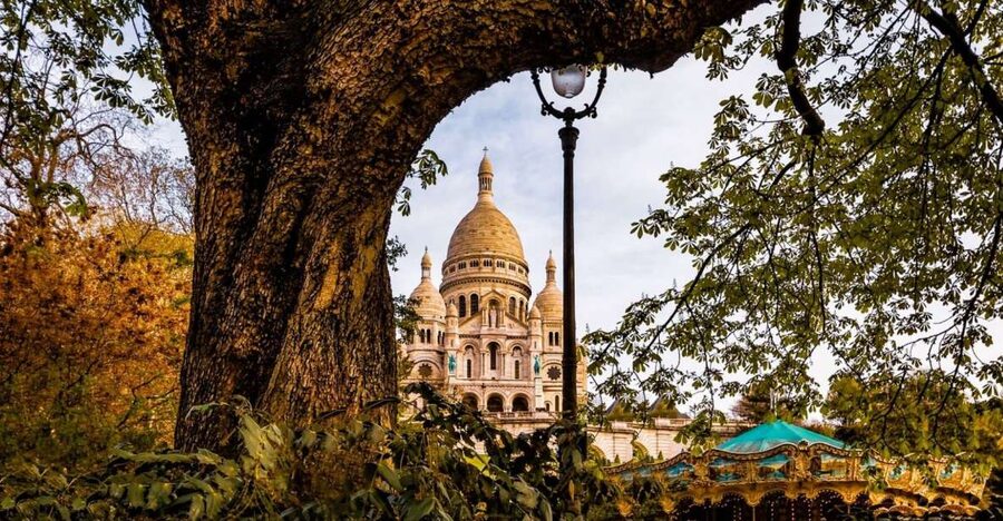 Paris: Montmartre Culture and Local Pastries Walking Tour - Sacré-Cœur: the big landmark, explained the easy way