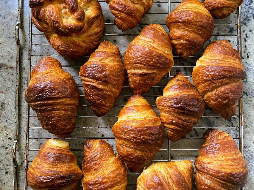 Paris: Montmartre Culture and Local Pastries Walking Tour - Following the artists: Modigliani, Picasso, Utrillo, Matisse and more
