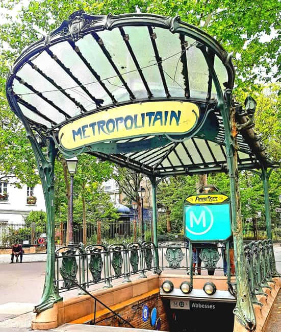 Paris: Montmartre Drawing tour with a local artist - Loaned Supplies, Including a Foldable Stool That Actually Changes Comfort