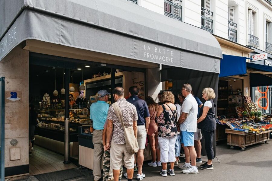 Paris: Montmartre Food and Wine Guided Tour - Amuse-galettes with brut cider: playful, not random