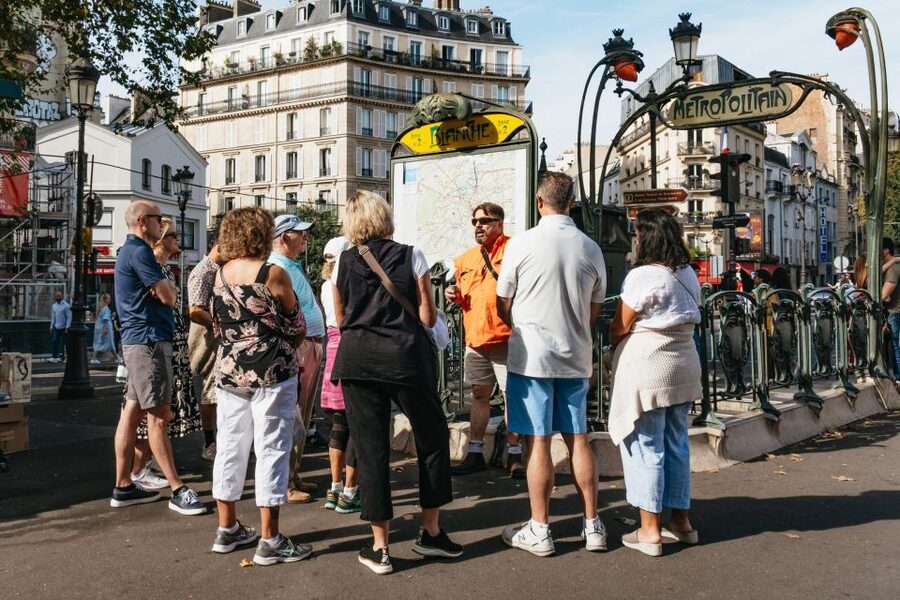Paris: Montmartre Food and Wine Guided Tour - Sacré-Cœur and the summit views (including the Eiffel Tower)
