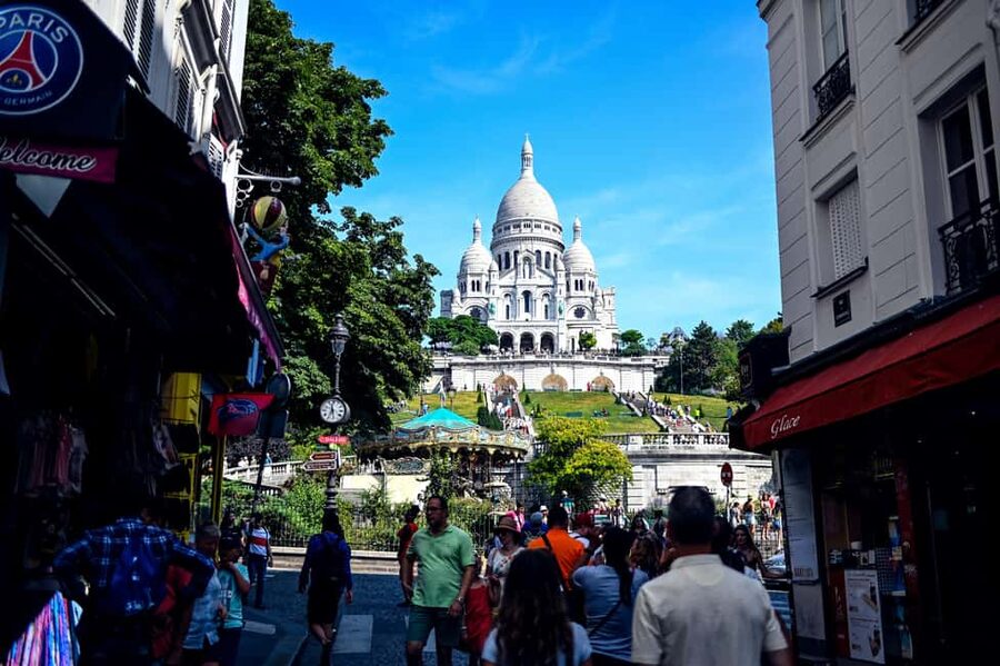 Paris: Montmartre Food Tour with 10 Local Tastings & Wines - Crêpes, Galette Talk, and Bakery Stops That Feel Worth the Walk
