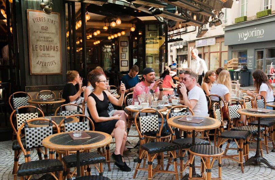 Paris: Montmartre Food Tour with Full Meal - Sacré-Cœur finish: views, walking fatigue, and a final food payoff