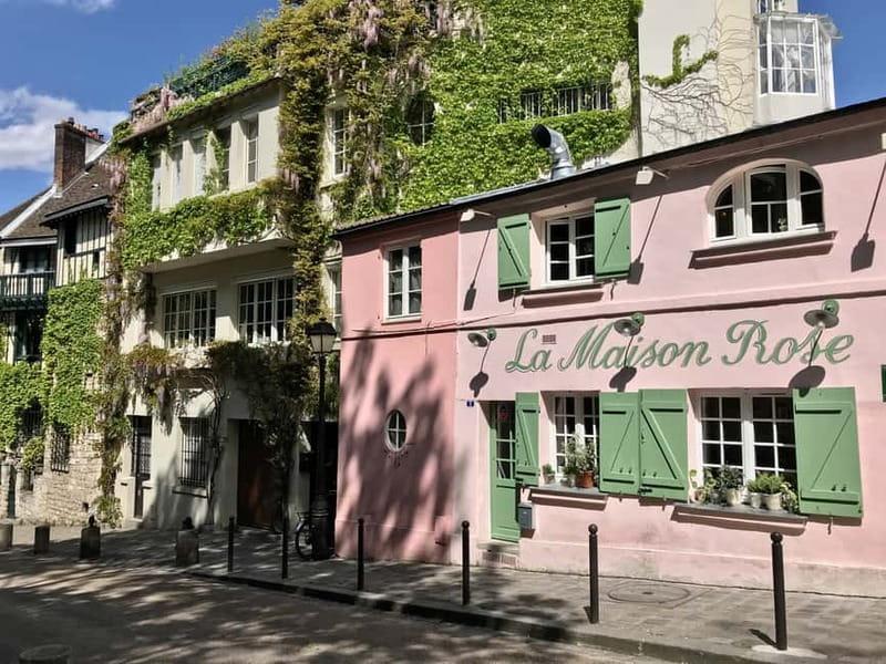 Paris: Montmartre Group Tour in German - Entering Montmartre’s artist quarter the practical way