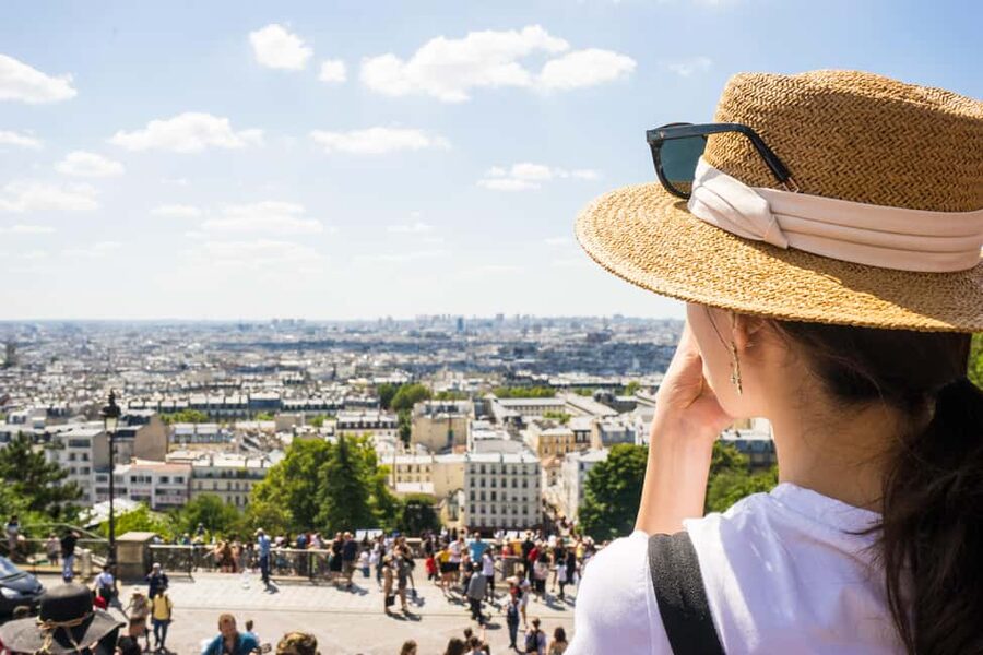 Paris: Montmartre Group Tour in German - Pacing, photo stops, and what 2 hours really means